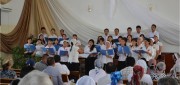 Поет кыргызский хор