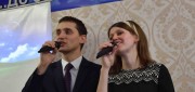 Поют Александр и Юлия Ничипоруки